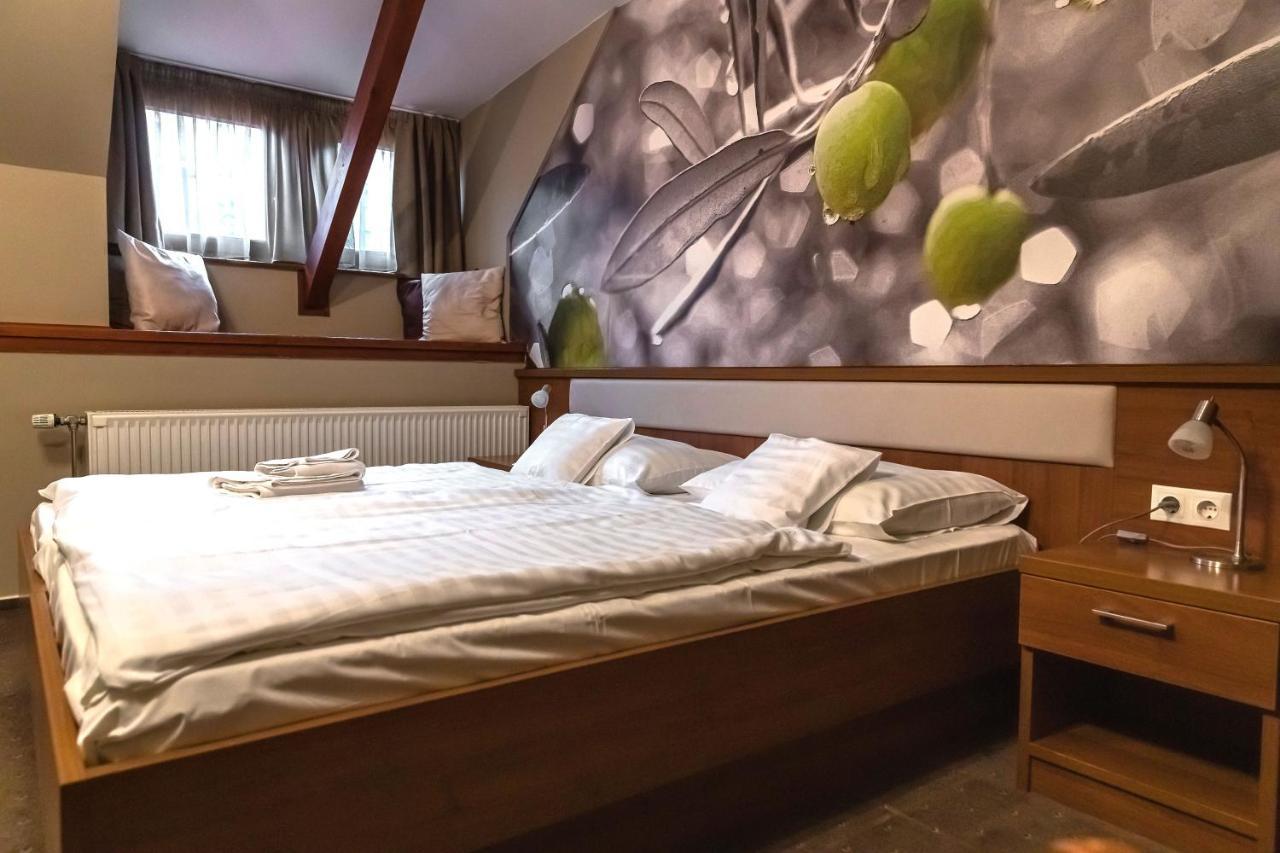 Oliva Hotel Veszprém Exterior foto