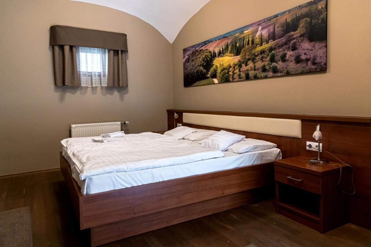 Oliva Hotel Veszprém Exterior foto